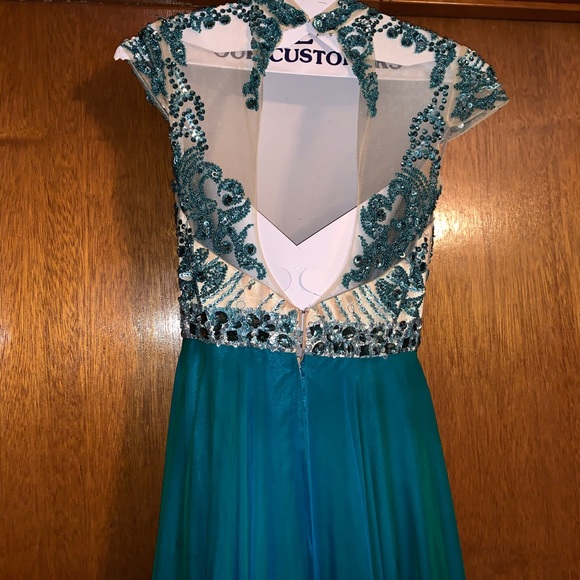 Dress - Picture 5 of 8